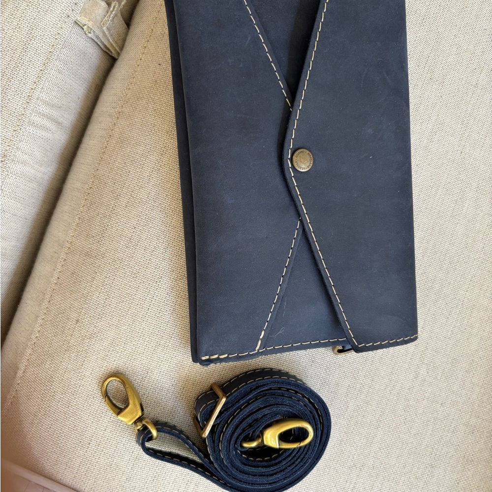 Deep water envelope convertible crossbody bag